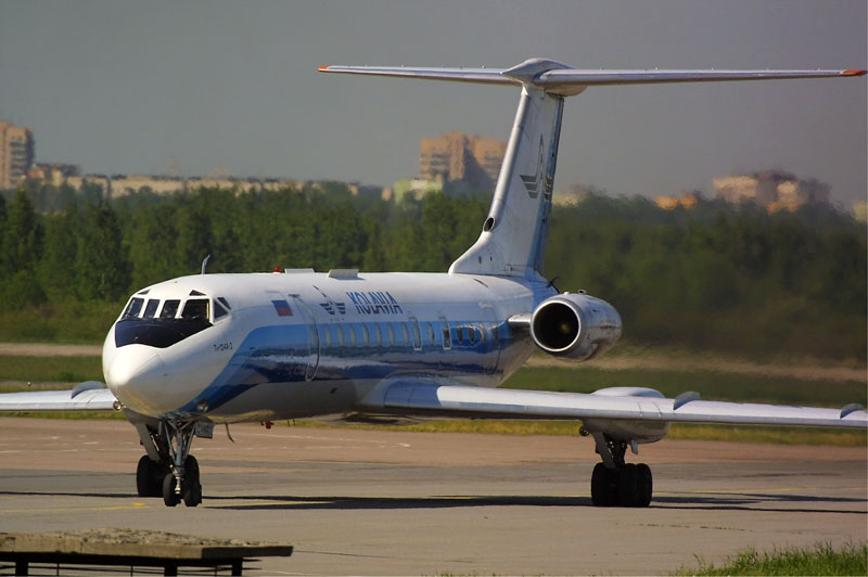 Ту-134 на рулении.