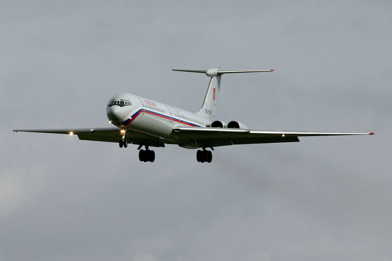 Самолет Ил-62. Заход на посадку.